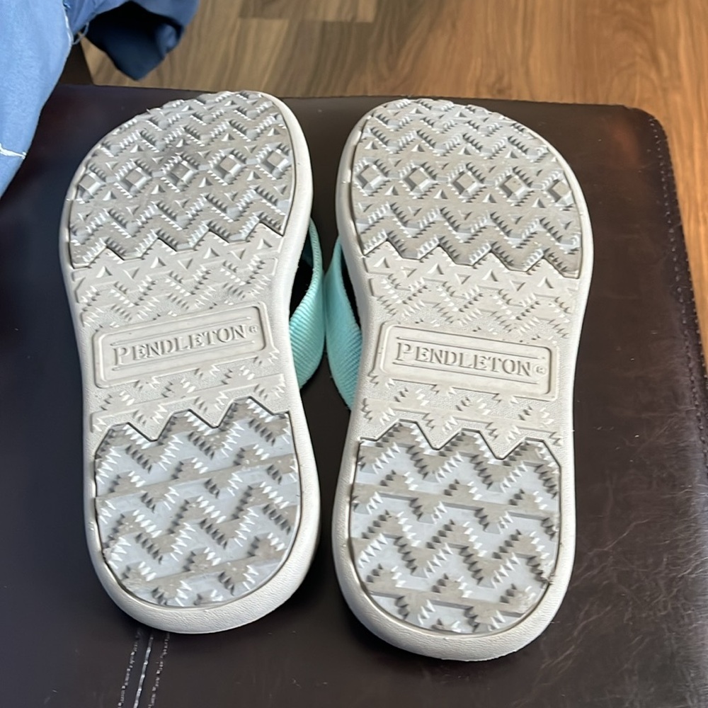 Sandals - Picture 3 of 4